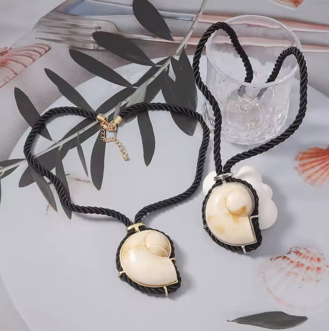 091 Large Shell Rope Necklace