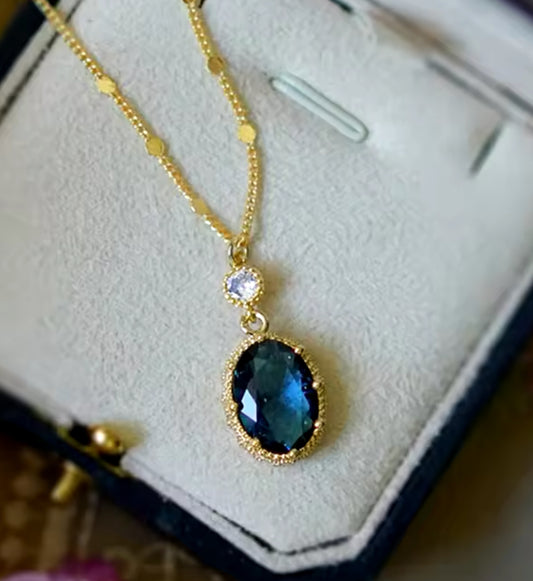 017 Oval Blue Gem Retro Necklace