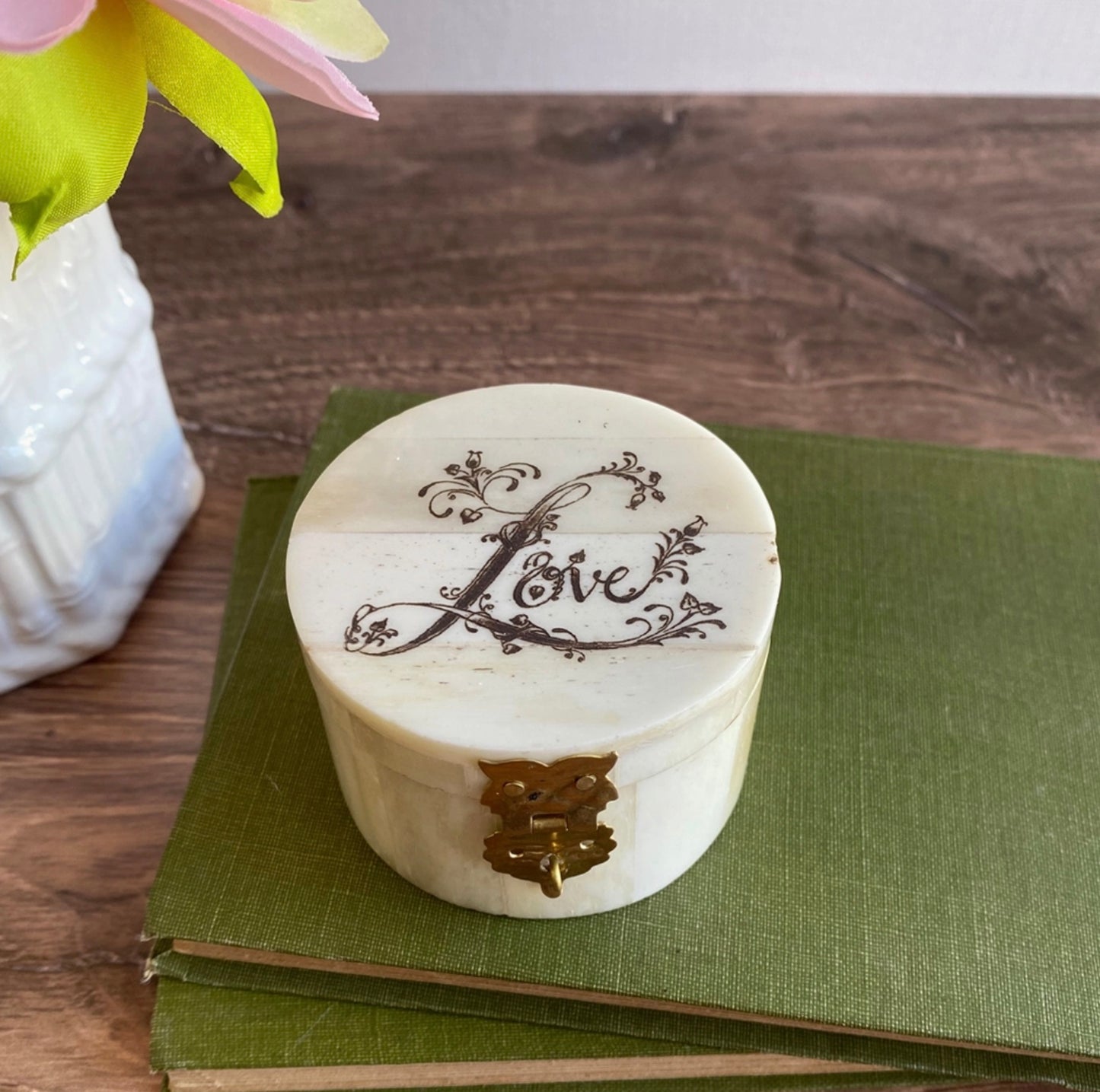 Engraved Round Ring Box