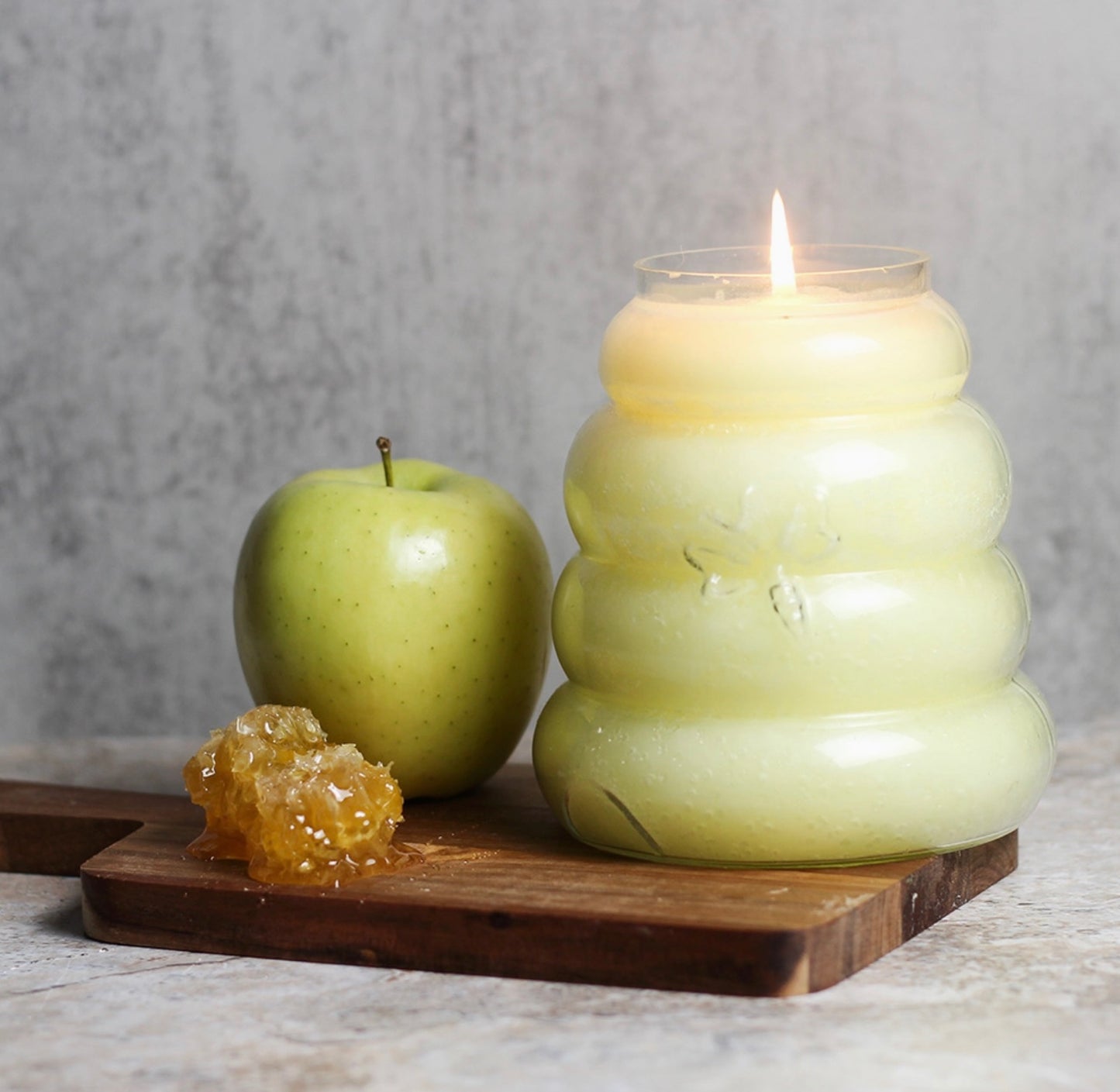 Beehive Bee Candle – Honey Apple