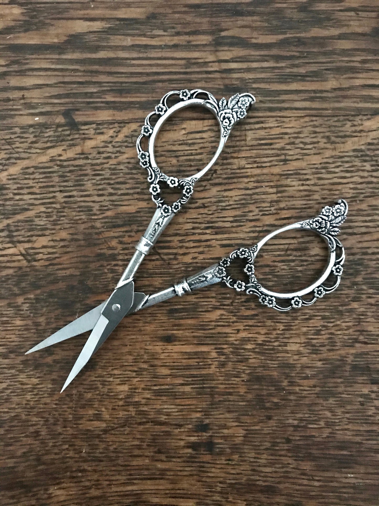 Vintage Inspired Scissor